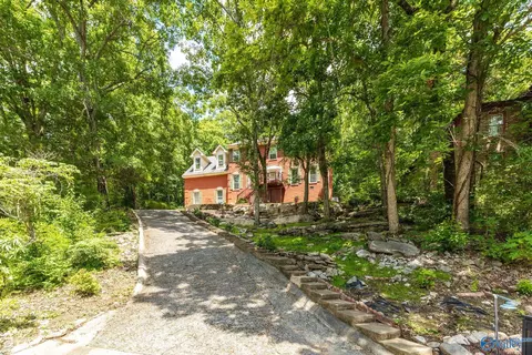 15033 Greentree Trl, Huntsville, AL 35803