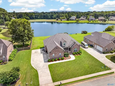 124 Riverway Ln, New Market, AL 35761