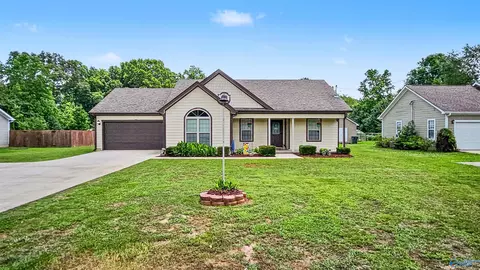 15530 Curtis Ln, Athens, AL 35611