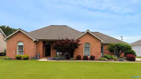 2613 Little John St, Decatur, AL 35603