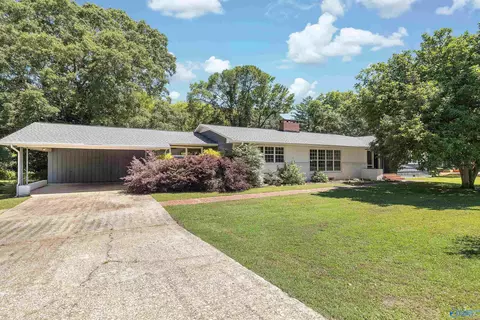 301 Lora St, Scottsboro, AL 35768