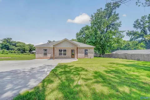 403 Mcdonald Ln, Guntersville, AL 35976
