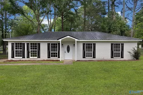 2514 Crockett Cir, Guntersville, AL 35976