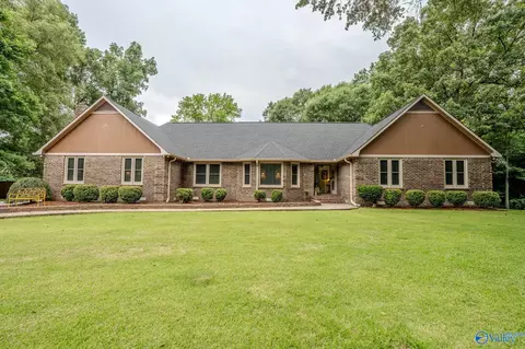 114 Oakleaf Cir, Moulton, AL 35650