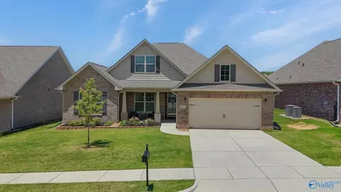 607 Magnolia Cove Ln, Hartselle, AL 35640