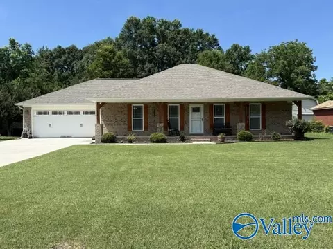 709 Cindy St, Hartselle, AL 35640