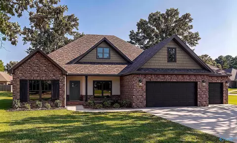 17197 Blue Briar Cir, Athens, AL 35611