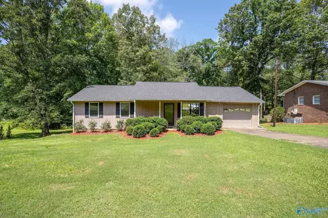 Exterior - 206 Sunset St, Centre, AL 35960 photo 4 of 14