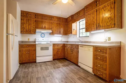 Kitchen - 206 Sunset St, Centre, AL 35960 photo 1 of 2