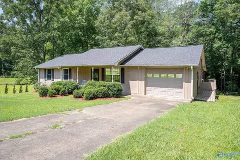 Exterior - 206 Sunset St, Centre, AL 35960 photo 2 of 14