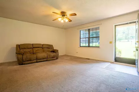 Living - 206 Sunset St, Centre, AL 35960 photo 2 of 3