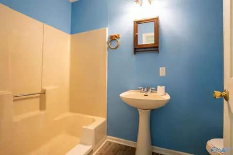 Bath - 206 Sunset St, Centre, AL 35960 photo 1 of 2