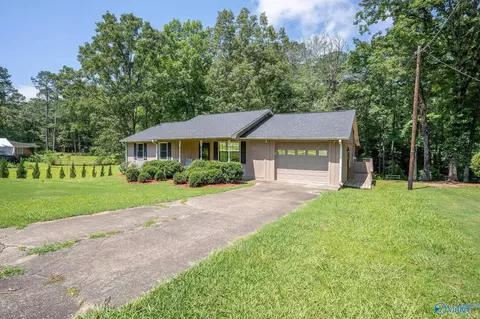 Exterior - 206 Sunset St, Centre, AL 35960 photo 3 of 14