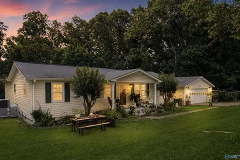 3906 Danville Rd, Decatur, AL 35603