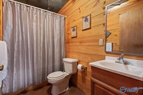 Bath - 2602 Ridge Rd, Addison, AL 35540 photo 2 of 2