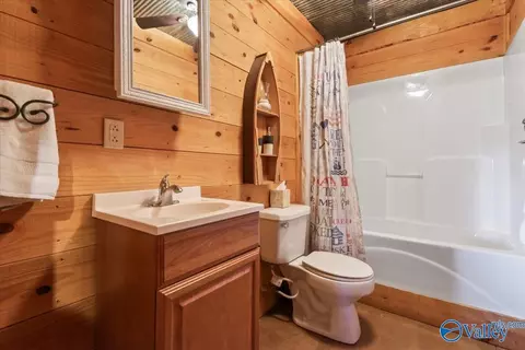 Bath - 2602 Ridge Rd, Addison, AL 35540 photo 1 of 2