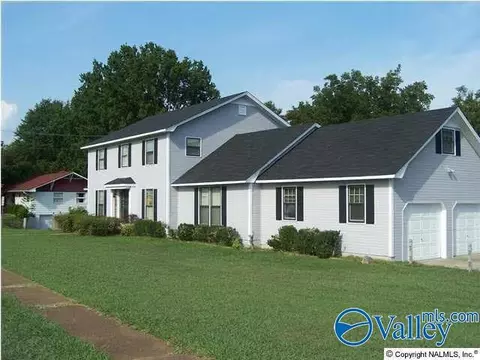 902 Somerville Rd, Decatur, AL 35601
