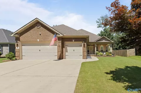 157 Huntsmen Ln, Madison, AL 35757