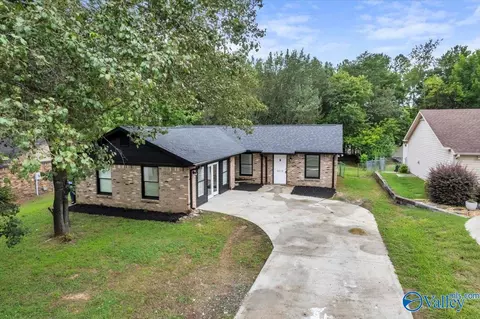 1012 Riverchase Rd, Huntsville, AL 35803