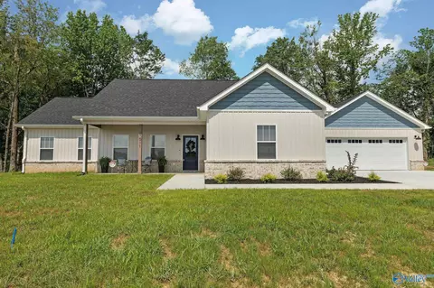 1011 7th St, Arab, AL 35016