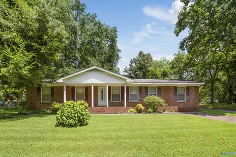 206 12th St, Arab, AL 35016