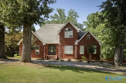 251 Hazelwood Ln, Florence, AL 35634