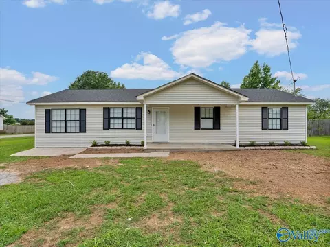 16451 Gordon Rd, Athens, AL 35611