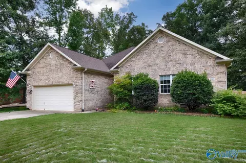 106 Whitfield Dr, Toney, AL 35773