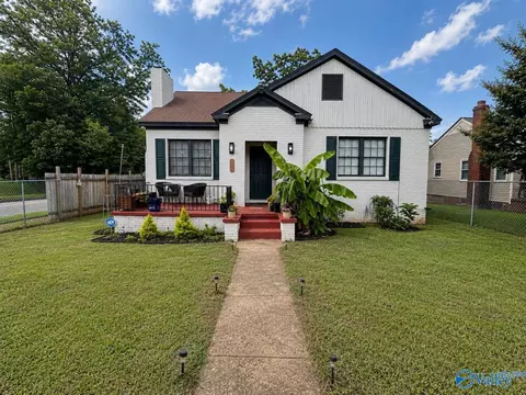 324 Memorial Dr, Decatur, AL 35601