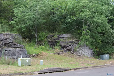 571 Farmingdale Rd, Huntsville, AL 35803