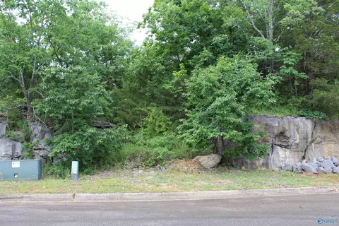 573 SE Farmingdale Rd, Huntsville, AL 35803