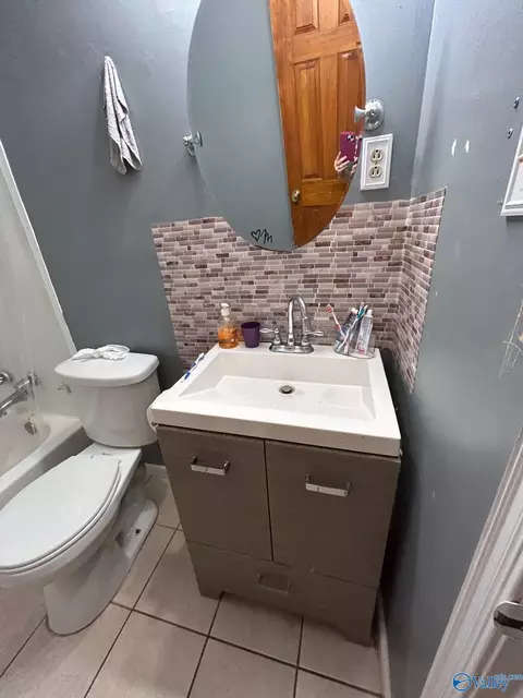 Bath - 603 Masterson Ave, Chickasaw, AL 36611 photo 3 of 5