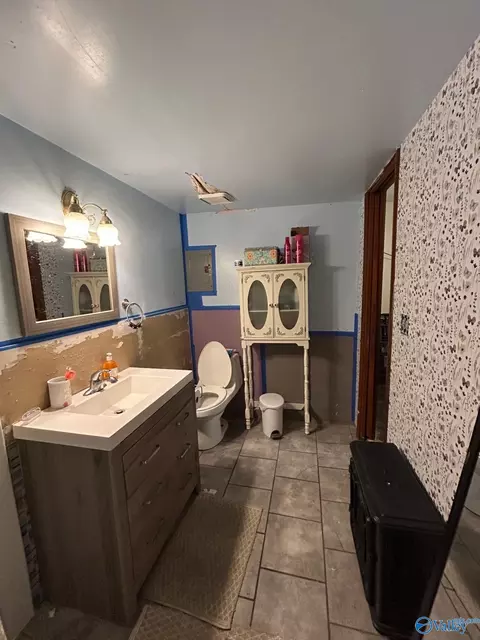 Bath - 603 Masterson Ave, Chickasaw, AL 36611 photo 5 of 5