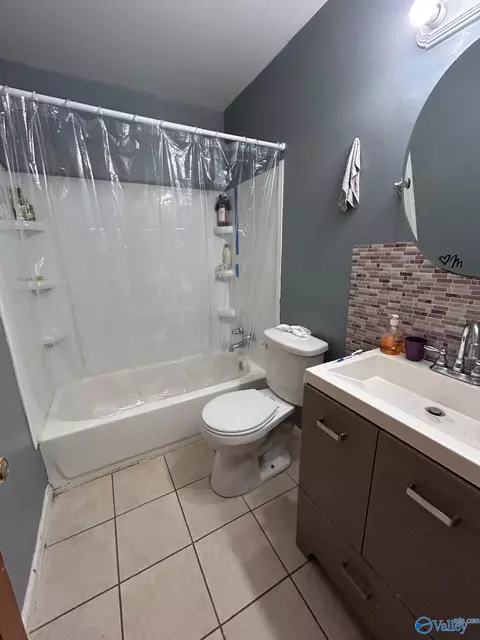 Bath - 603 Masterson Ave, Chickasaw, AL 36611 photo 4 of 5