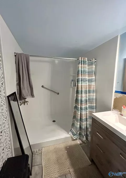Bath - 603 Masterson Ave, Chickasaw, AL 36611 photo 1 of 5