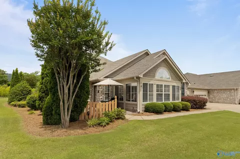 24 Laurel Ln #24, Brownsboro, AL 35741