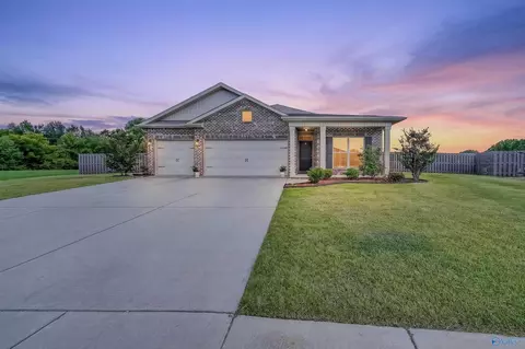116 Branch Creek Dr, Harvest, AL 35749