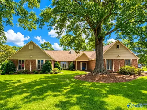 4530 Arrowhead Dr, Decatur, AL 35603