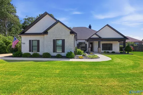 161 Somerton Dr, Huntsville, AL 35811