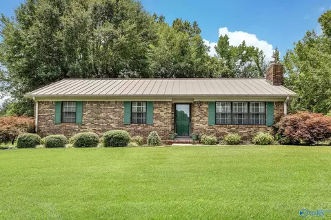 737 Community Ln, Hartselle, AL 35640