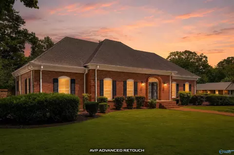 1706 Woodmont Dr, Decatur, AL 35601