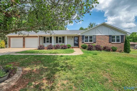 910 Lark Cir, Madison, AL 35758