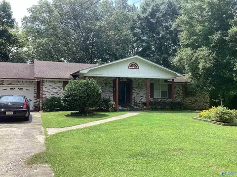 884 Riverside Dr, Gadsden, AL 35901