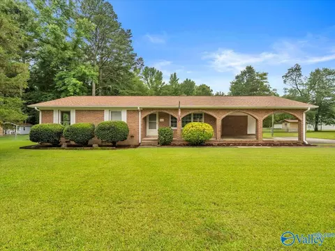 910 Ashworth St, Hartselle, AL 35640