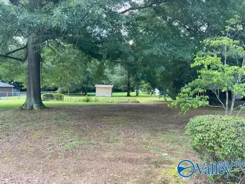 904 Ashworth St, Hartselle, AL 35640