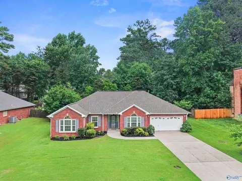 1693 Longleaf Dr, Huntsville, AL 35806