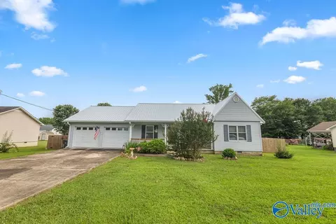 1007 N Watson Dr, Centre, AL 35960