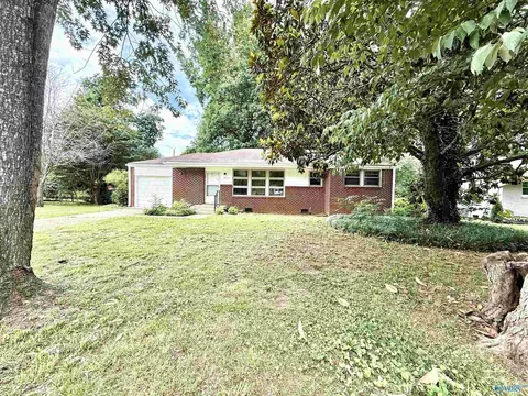 2017 Lance Rd, Huntsville, AL 35810