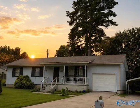 2202 S Bailey St, Hartselle, AL 35640