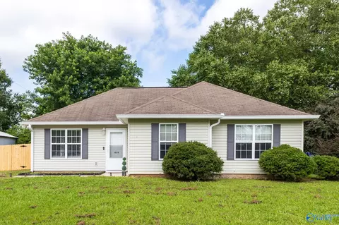 1498 Carter Grove Rd, Hazel Green, AL 35750